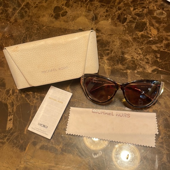 MICHAEL Michael Kors Accessories - 🎉Michael Kors Cat Eye Sunglasses!